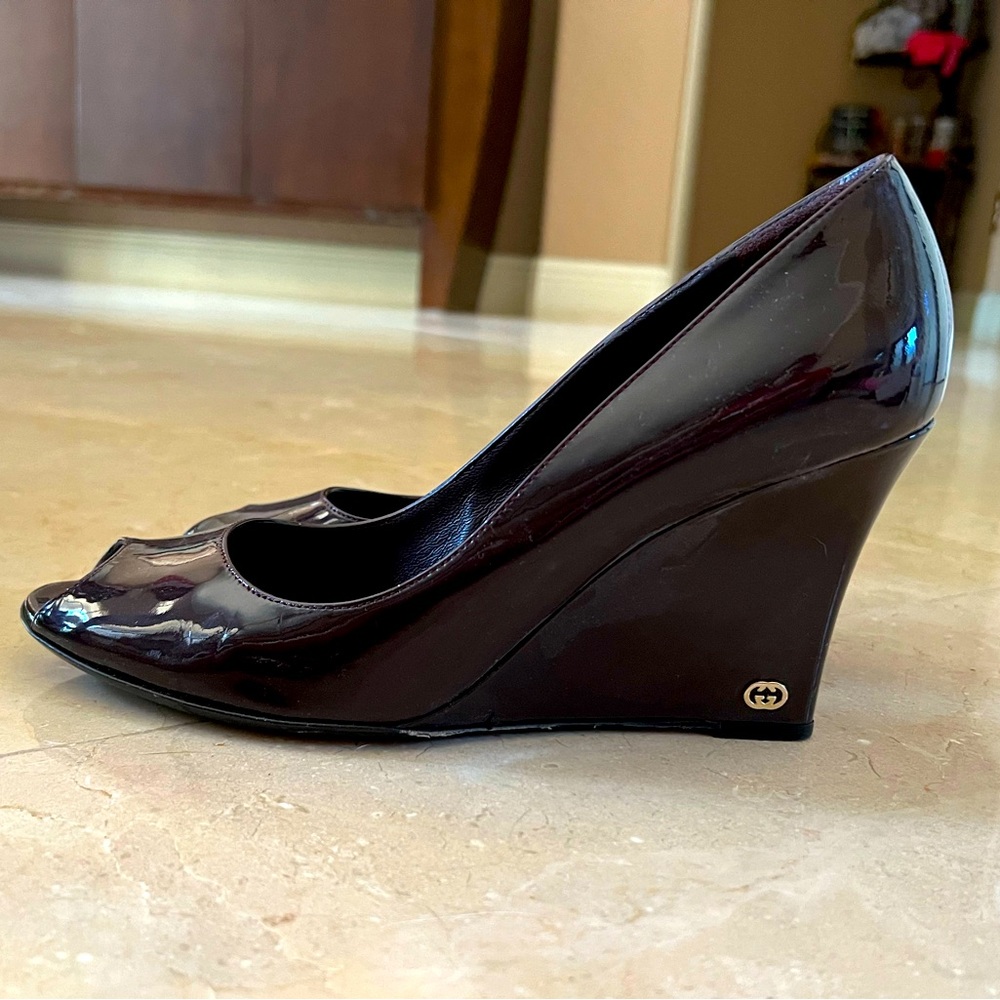 Gucci Brown Patent Leather Peep Toe Wedge Size 9 1/2